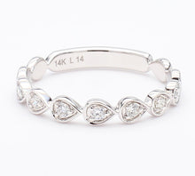 Load and play video in Gallery viewer, Forever Seven Diamond Knot Wedding Band
